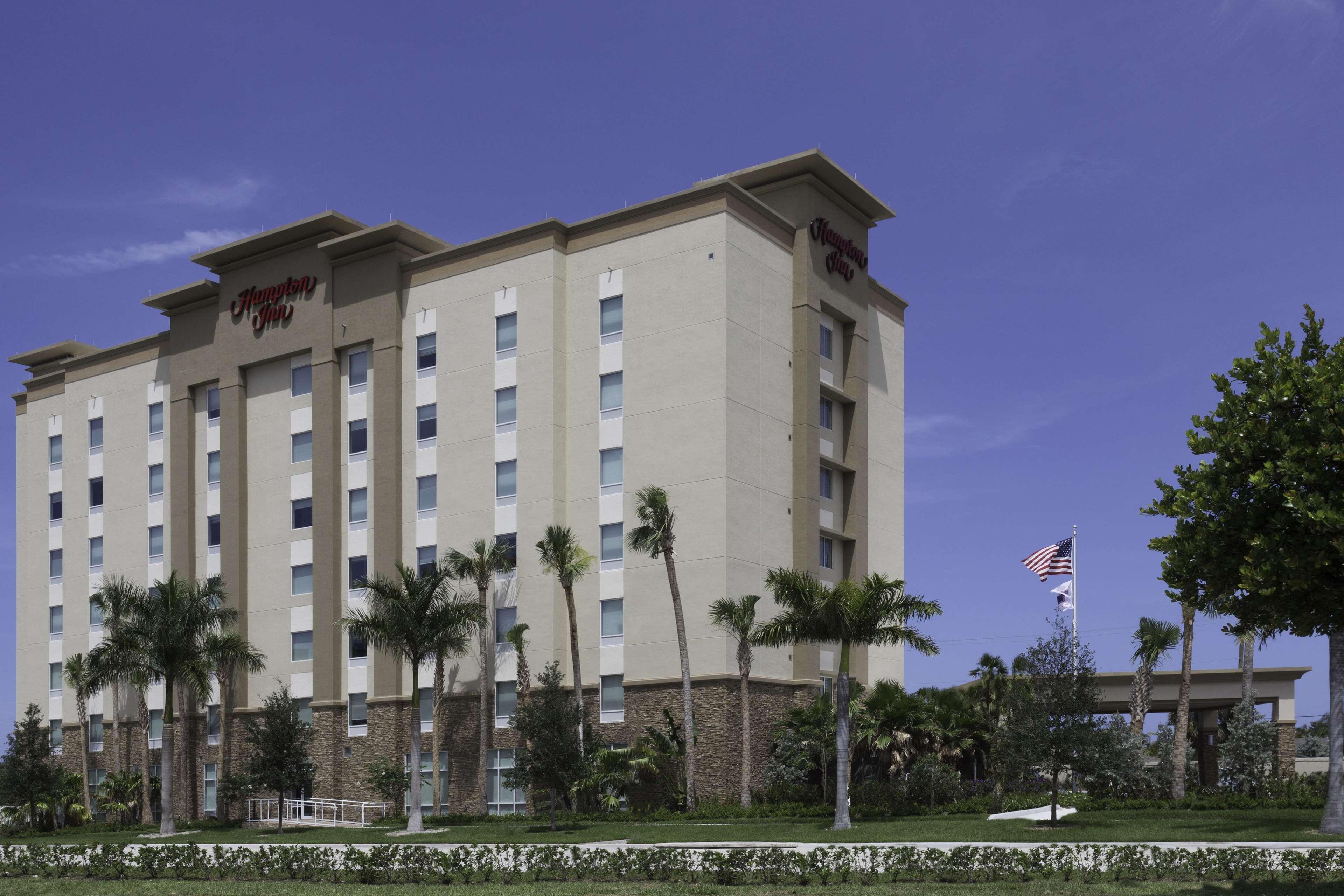 Hampton Inn Fort Lauderdale Pompano Beach Exterior photo